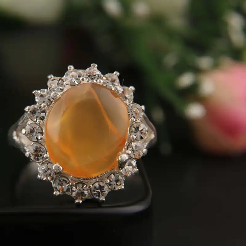 انگشتر نقره زنانه بازرگانی میلادی مدل عقیق یمنی نگین برلیان کد AW_645