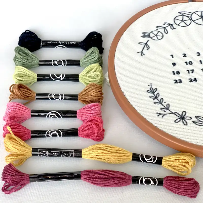 بسته آموزش گلدوزی مدل تقویم مناسبت ها مجموعه 18 عددی