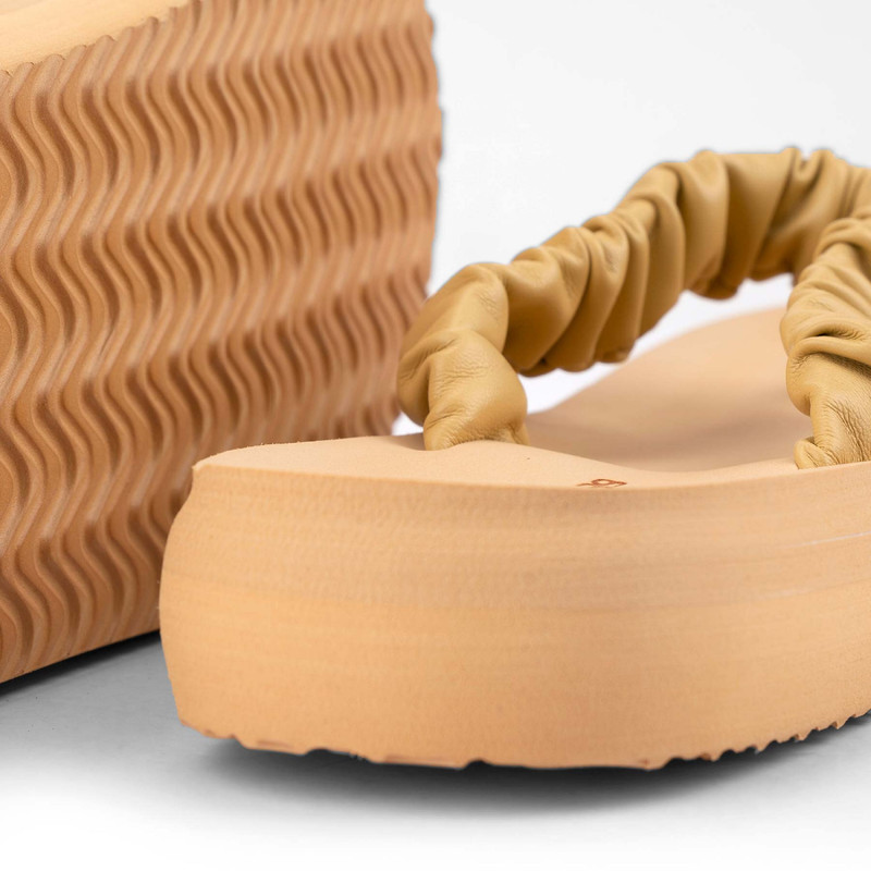 دمپایی لاانگشتی زنانه جوتی جینز مدل Soft کد 01 رنگ کرم