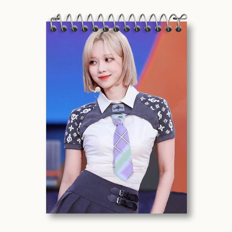 دفتر یادداشت 50 برگ خندالو مدل وینتر گروه آسپا Aespa کد 19733