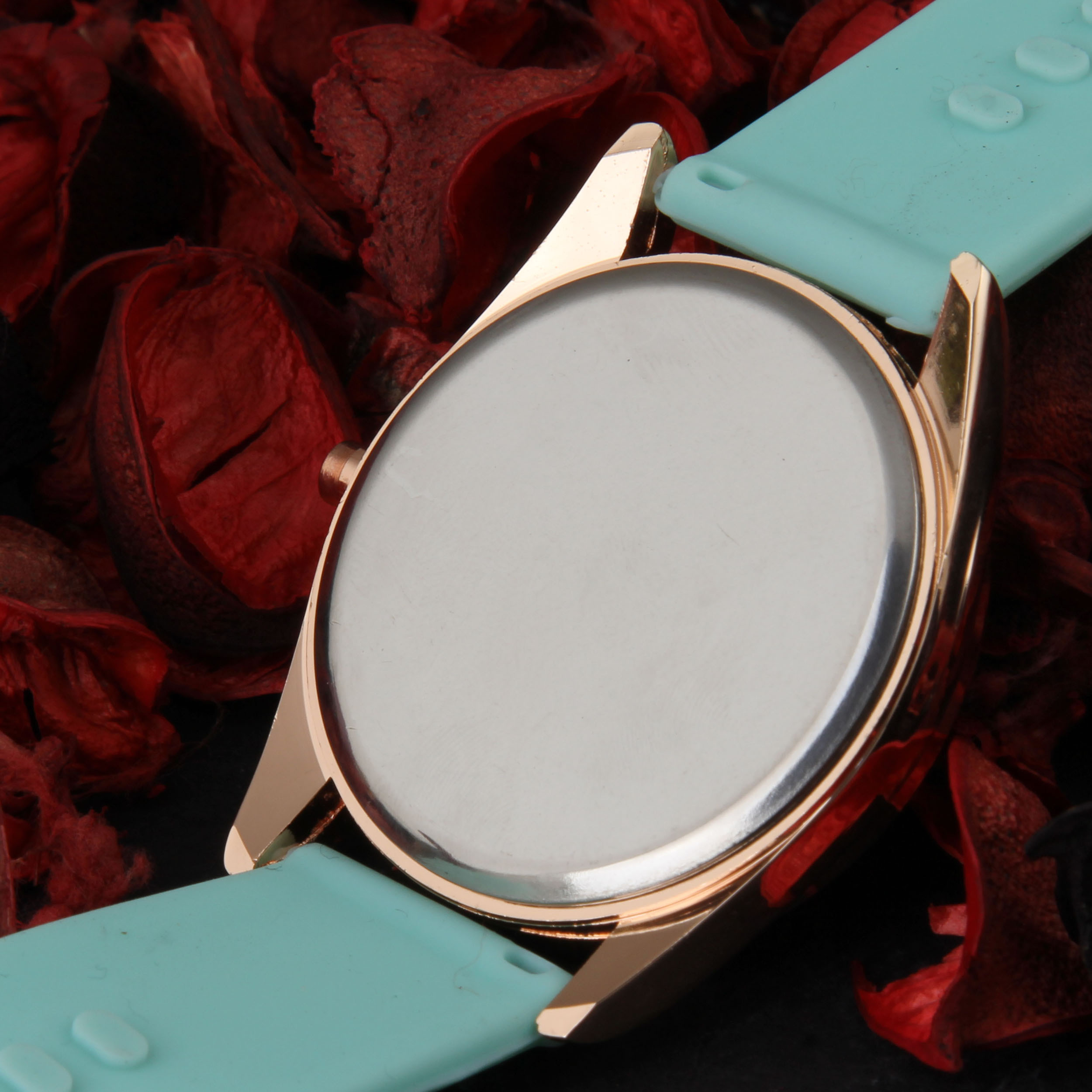 ساعت مچی دیجیتال زنانه مدل اسپرت بند سیلیکونی نگین دار کد WHW_295