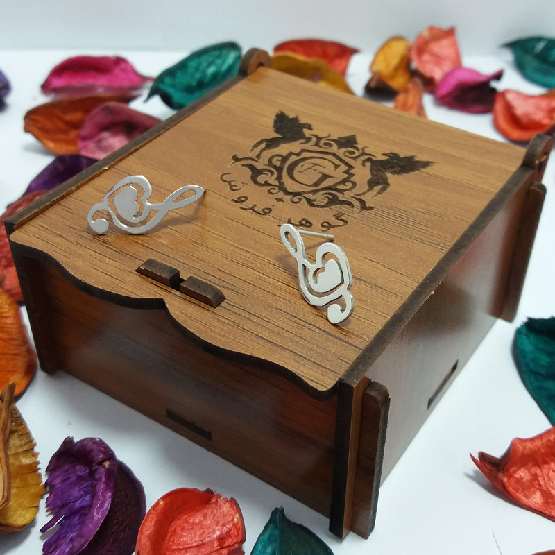 گوشواره نقره زنانه مدل نت موسیقی با قلب گوشواره نقره زنانه مدل نت موسیقی با قلب