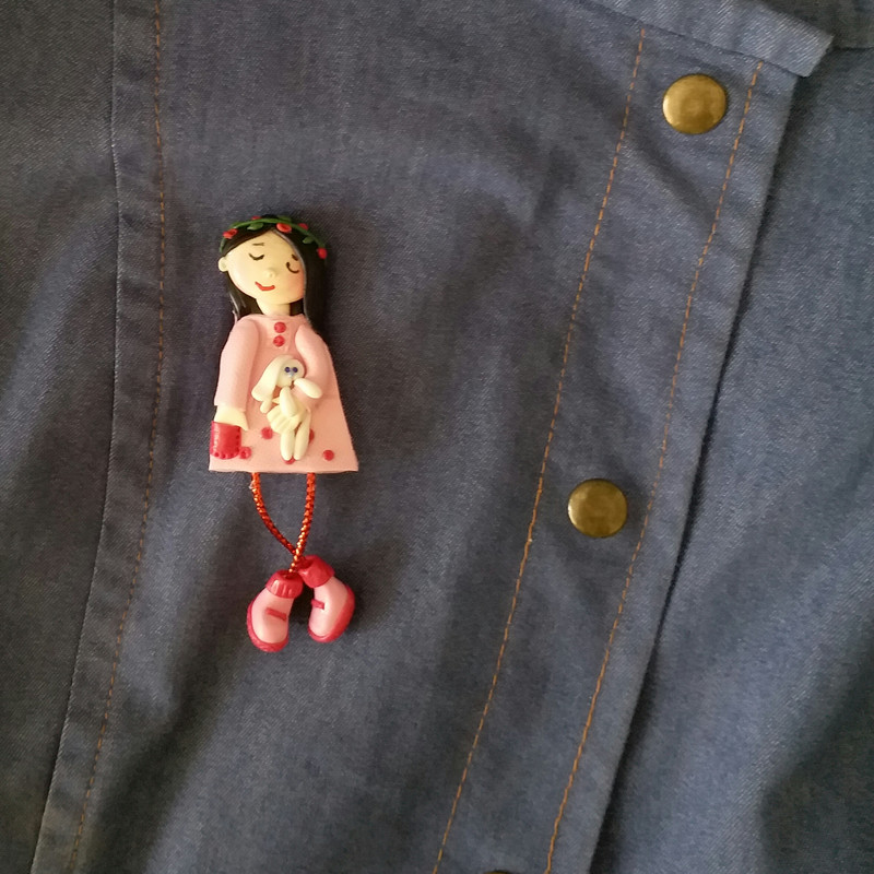 سنجاق سینه زنانه مدل دختر و خرگوش SS104 سنجاق سینه زنانه مدل دختر و خرگوش SS104