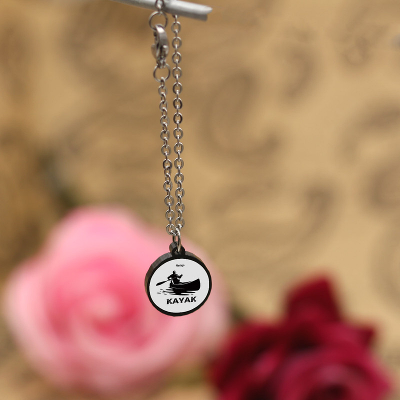 آویز ساعت زنانه ناکسیگو مدل شب تاب طرح کایاک کد AW8853