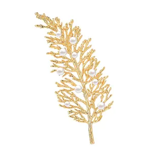 گل سینه زنانه مدل کاج با دیزاین مروارید کد ngr383 