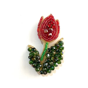 گل سینه زنانه مدل جواهردوزی طرح گل لاله