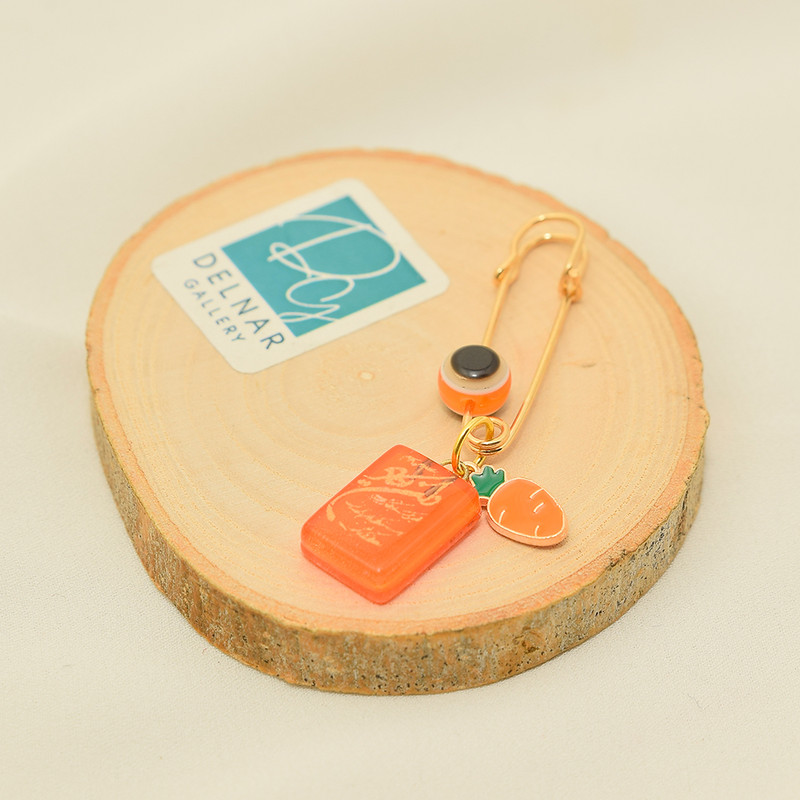 سنجاق سینه دخترانه دلنار گالری مدل وانیکاد و چشم نظر و هویج سنجاق سینه دخترانه دلنار گالری مدل وانیکاد و چشم نظر و هویج