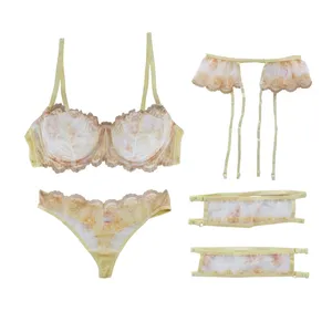 ست سوتین و شورت زنانه پدلی کد P301 به همراه بند نگهدارنده جوراب