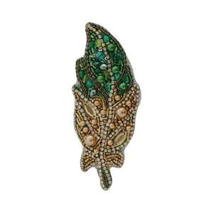 گل سینه طرح پر