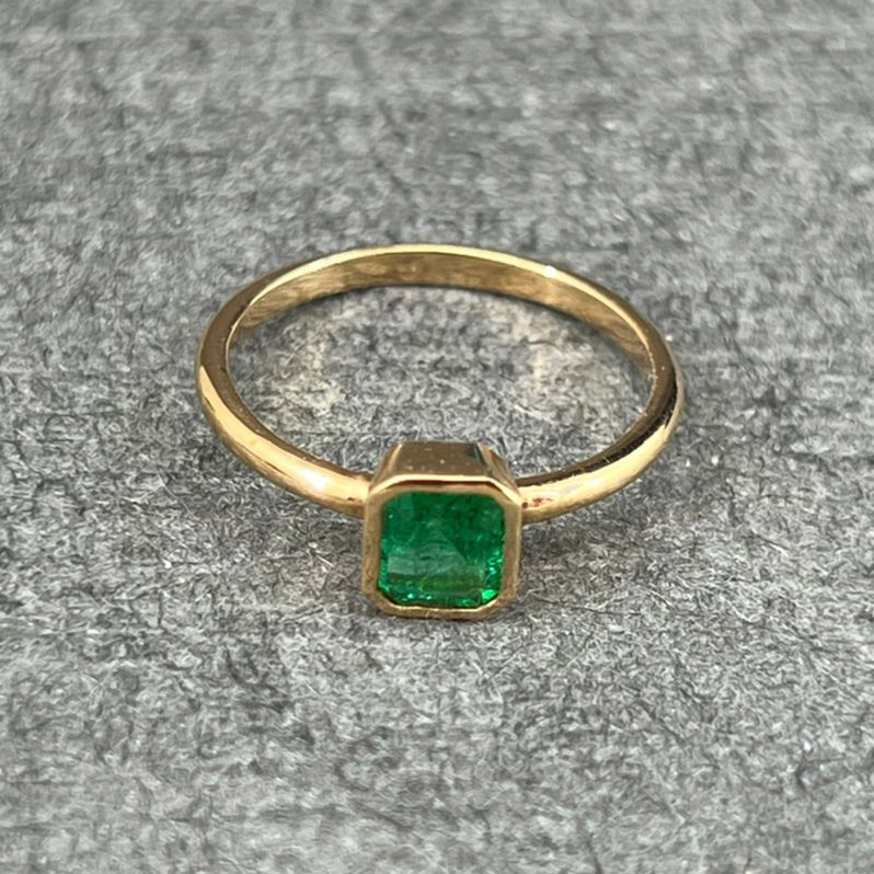 انگشتر طلا 18 عیار زنانه دوست خوب مدل Emerald dk837