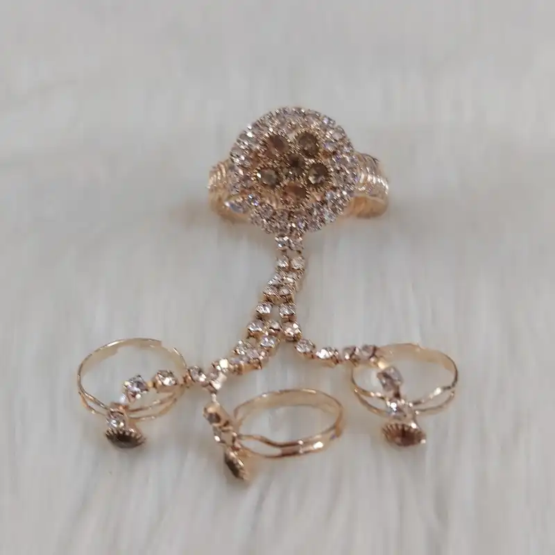 دستبند دخترانه مدل تمیمه طرح سه انگشتری کد tam117