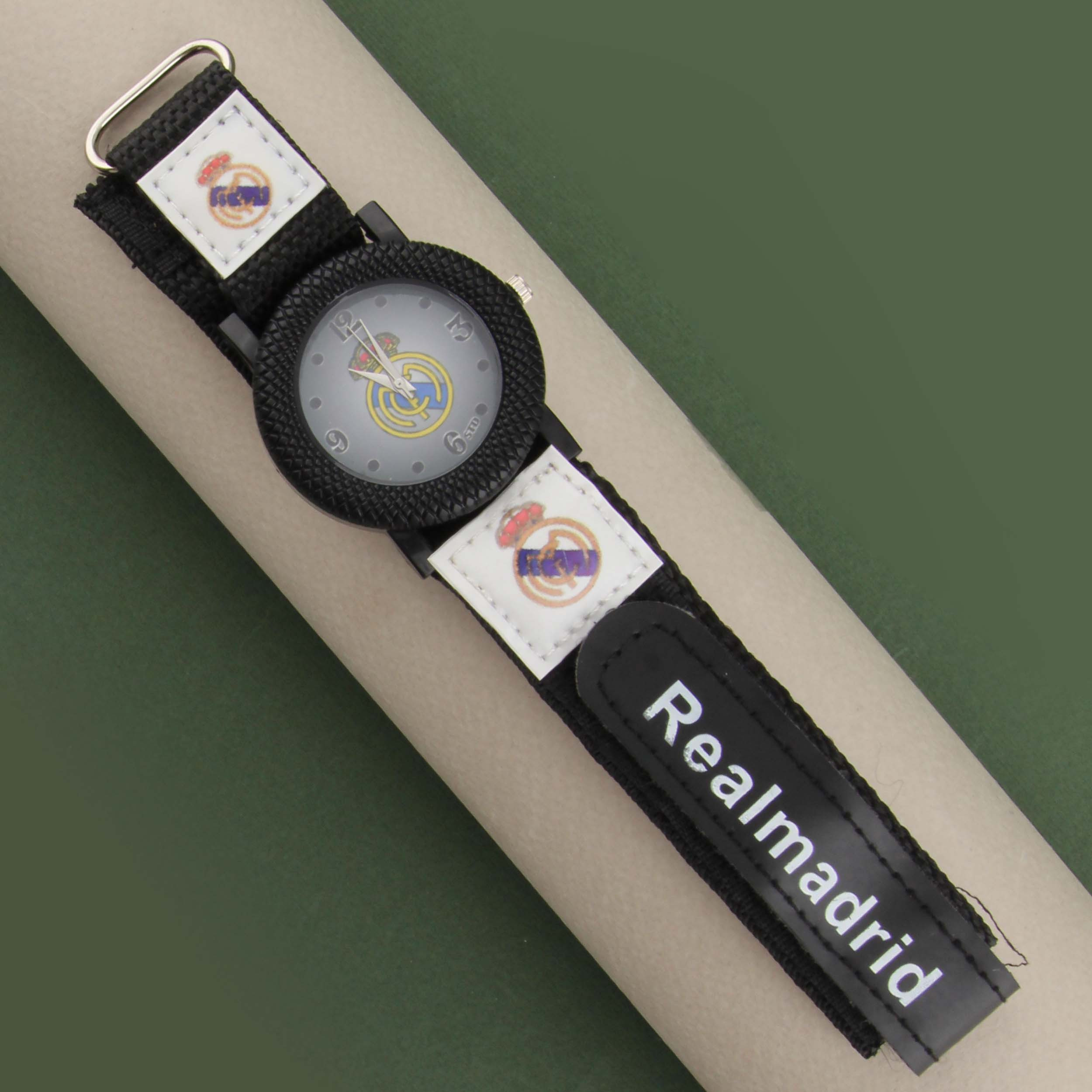 ساعت مچی عقربه ای پسرانه مدل ورزشی بند کتان چسبی طرح رئال مادرید کد WHK_098 ساعت مچی عقربه ای پسرانه مدل ورزشی بند کتان چسبی طرح رئال مادرید کد WHK_098