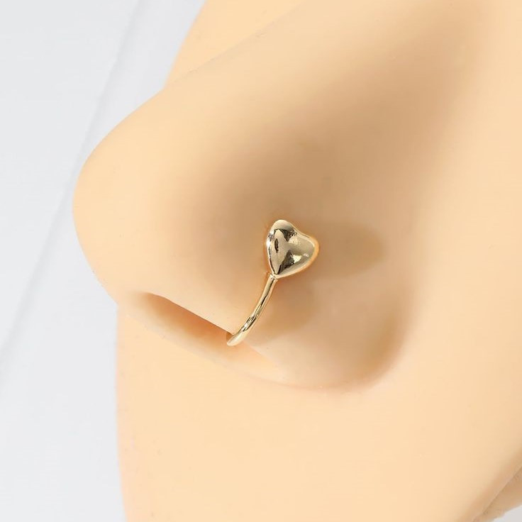 پیرسینگ بینی زنانه مدل قلب