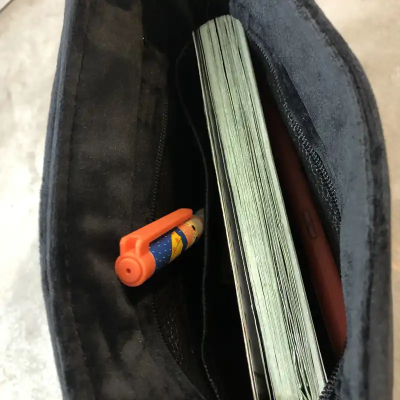 کیف دوشی زنانه مدل نورا