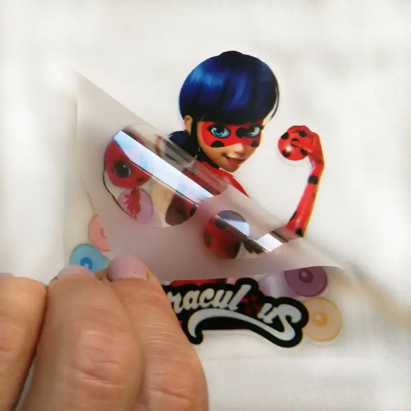 استیکر پارچه و لباس طرح دختر کفشدوزکی کد L 11