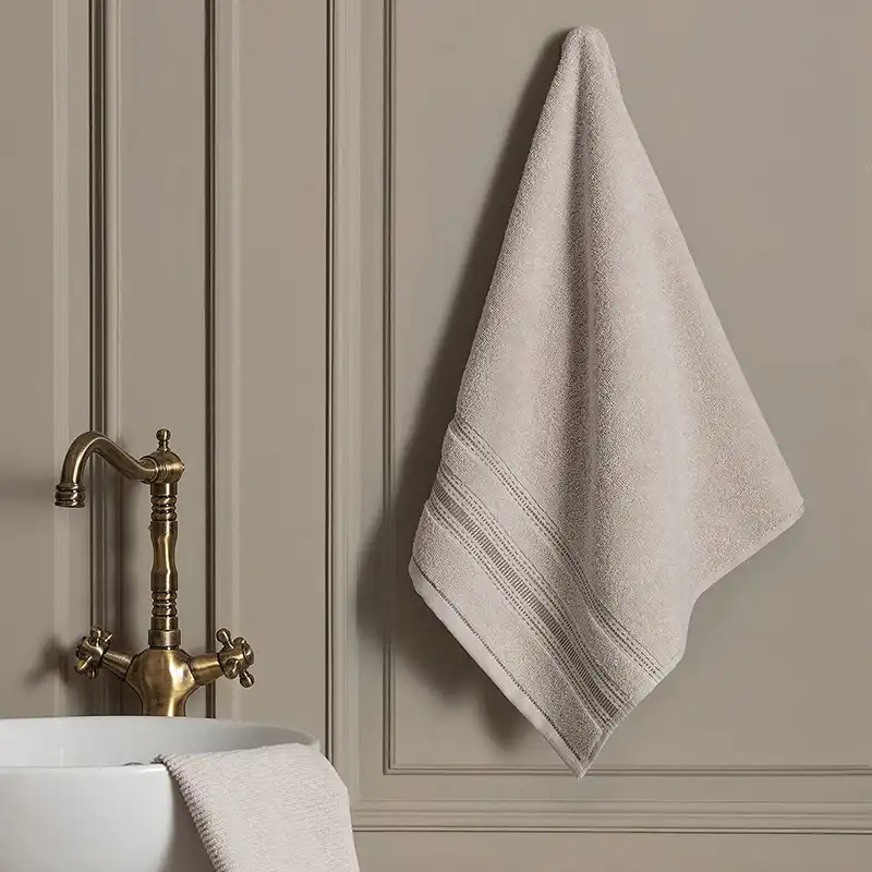 حوله مادام کوکو مدل Joetta58 سایز 50x80 سانتی متر