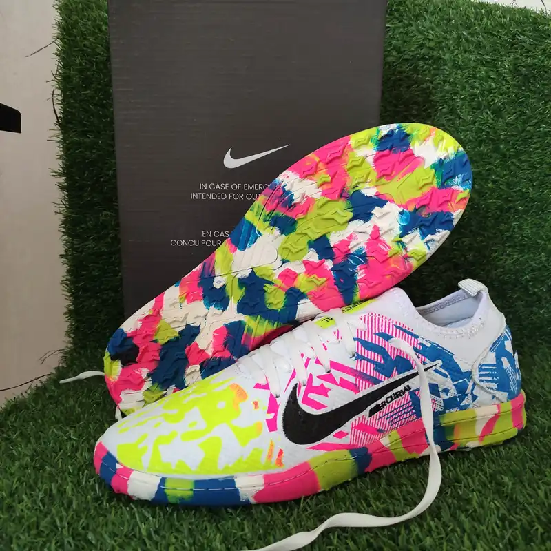 کفش فوتبال مردانه مدل استوک ریز