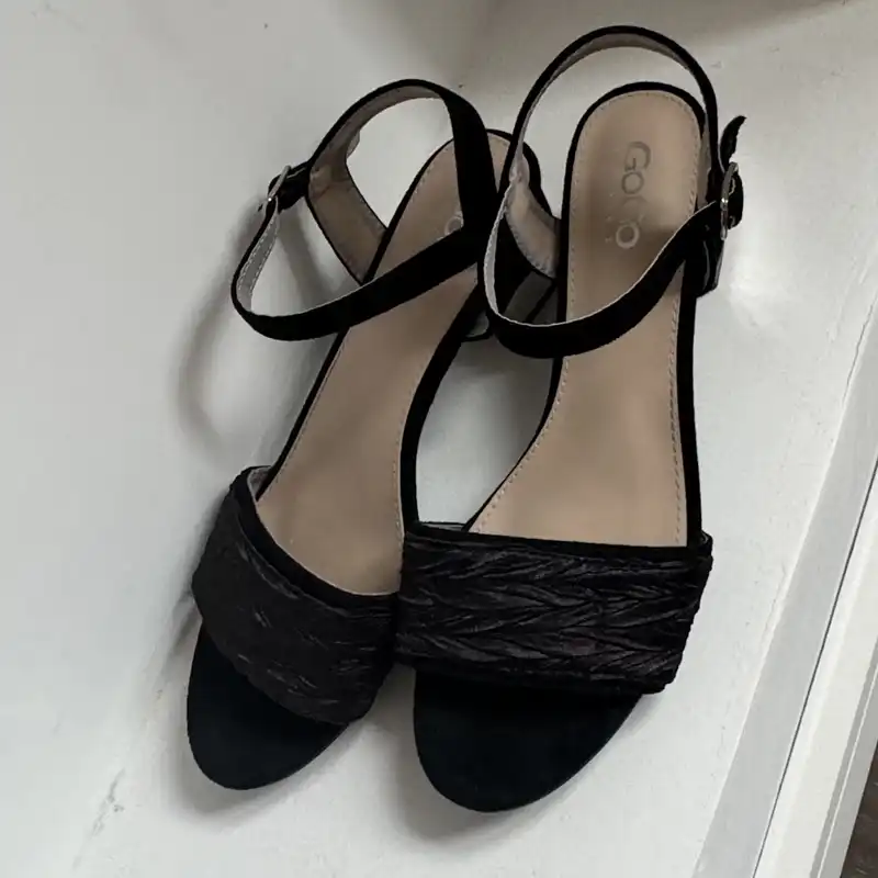 صندل زنانه مدل Gogo01