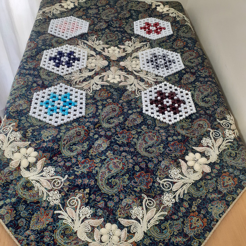 رومیزی طرح مروارید مدل شش ضلعی کد R01