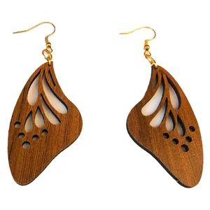 گوشواره زنانه مدل چوبی طرح پروانه  کد G005