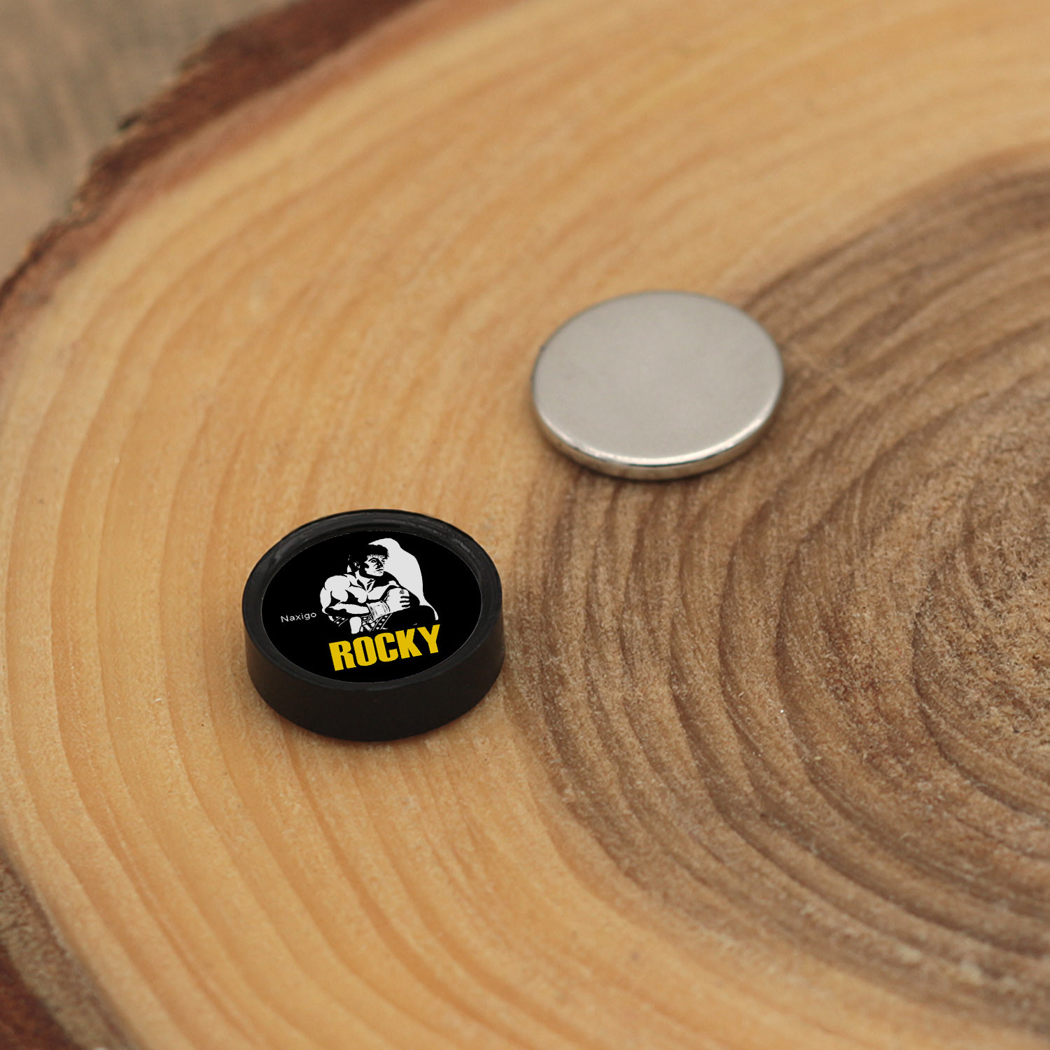 پیرسینگ گوش ناکسیگو مدل شب تاب طرح راکی کد PM6608