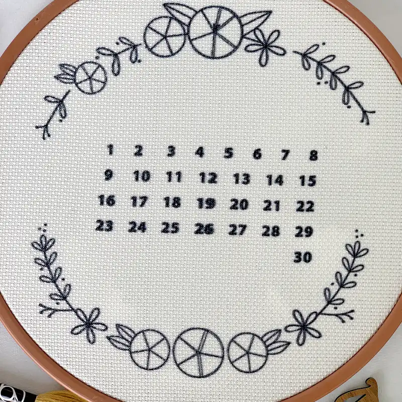 بسته آموزش گلدوزی مدل تقویم مناسبت ها مجموعه 18 عددی