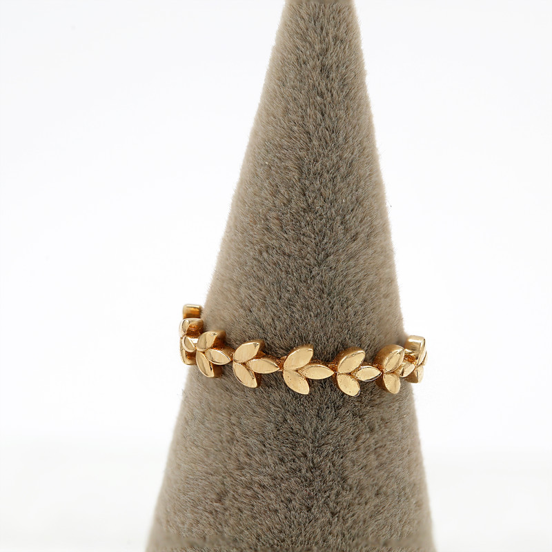 انگشتر طلا 18 عیار زنانه الی گالری مدل خوشه پیوسته سایز 53 انگشتر طلا 18 عیار زنانه الی گالری مدل خوشه پیوسته سایز 53