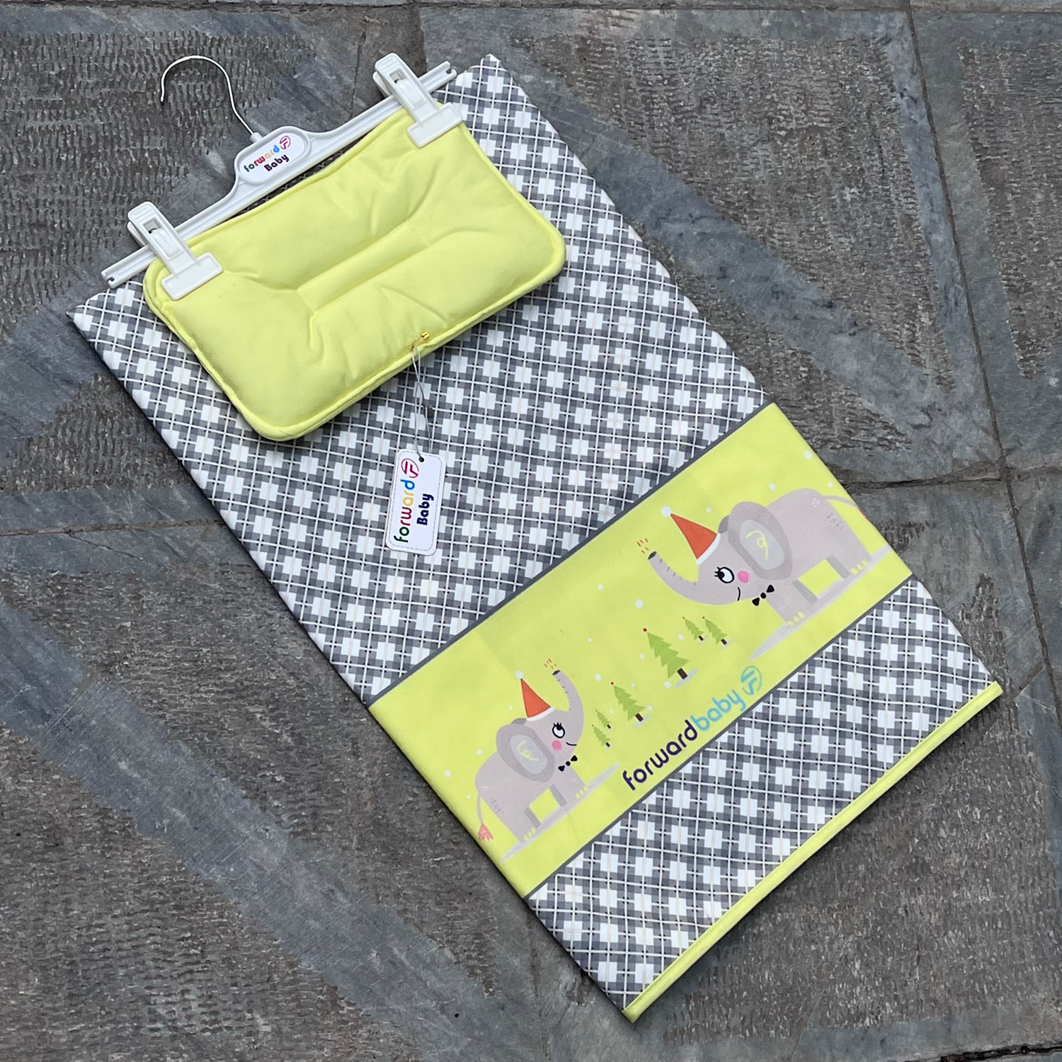 زیرانداز کودک فوروارد کد 10011 به همراه بالش