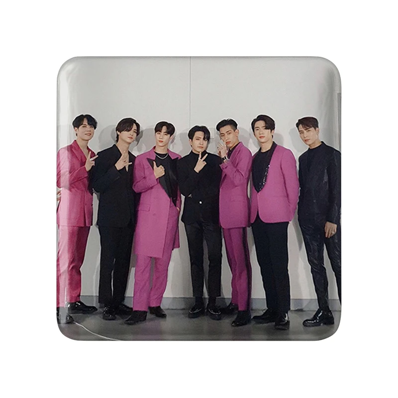 مگنت خندالو طرح گروه گات سون GOT7  مدل مربعی کد 21021