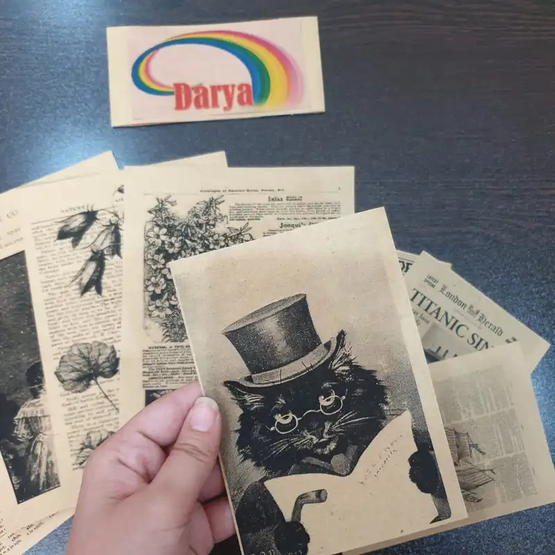 کاغذ رنگی مدل اسکرپ بوک طرح روزنامه وینتج کد 02 بسته 8 عددی