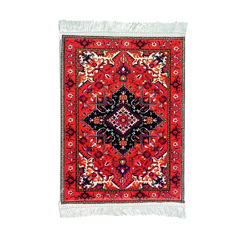 فرش ماشینی 1000 شانه زمینه قرمز لاکی حاشیه سفید قرمز مدل سنتی ایرانی 