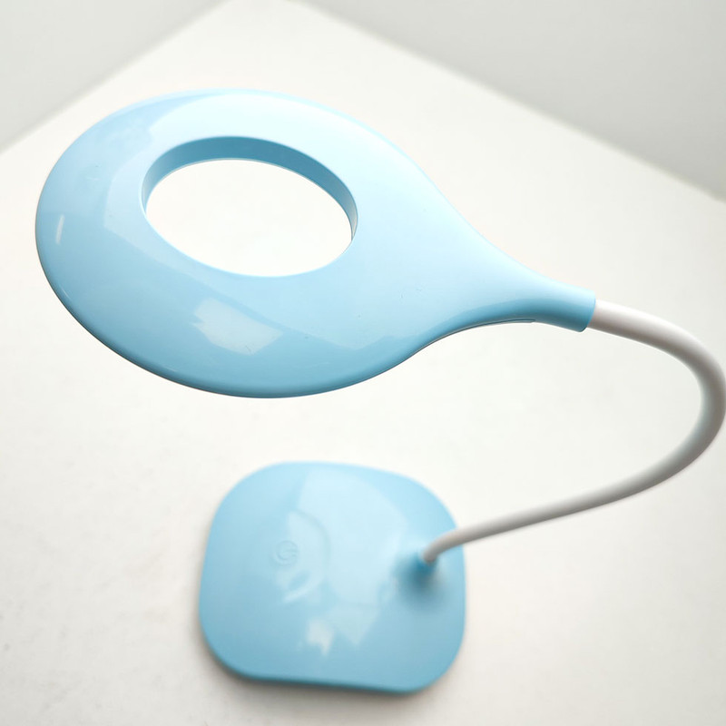 چراغ مطالعه مدل رومیزی طرح باتری خور لمسی کد 6520