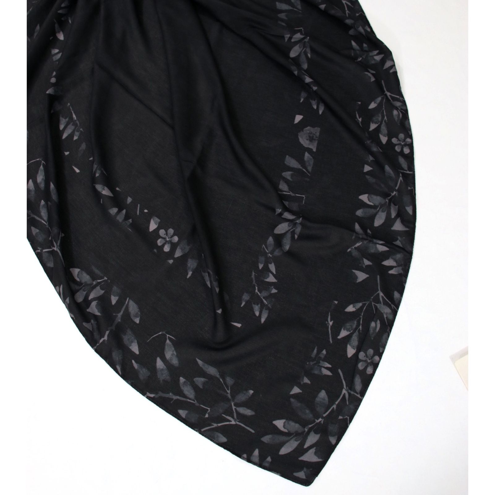 روسری زنانه مدل نخی ساده اربعین قواره 140 کد a-2650 - - 4