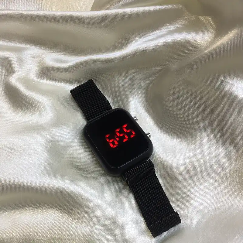 ساعت مچی دیجیتال زنانه مدل دو دکمه