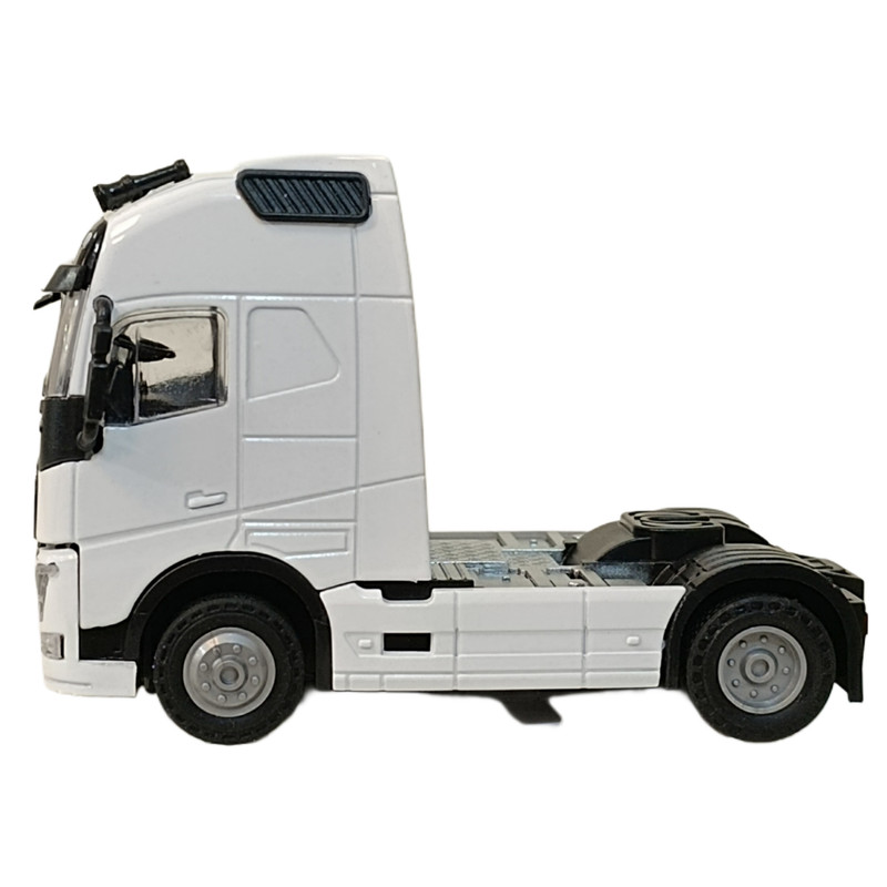 ماشین بازی مدل چراغ دار VOLVO FH طرح تک محور