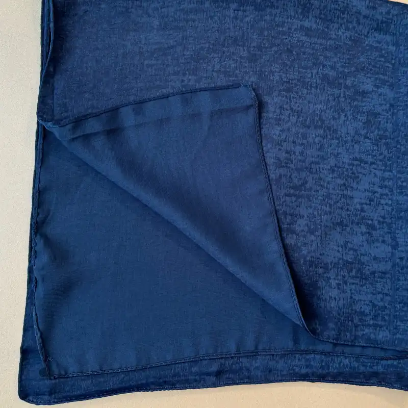 روسری زنانه مدل مینی اسکارف ساتن پتینه ساده کد 2