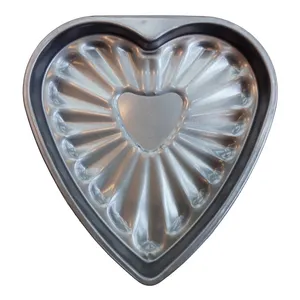 قالب کیک مدل قلب طرحدار