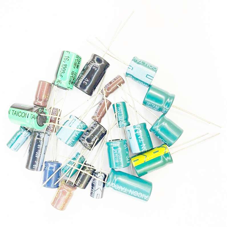 خازن الکترولیتی کد P2 مجموعه 100 عددی خازن الکترولیتی کد P2 مجموعه 100 عددی