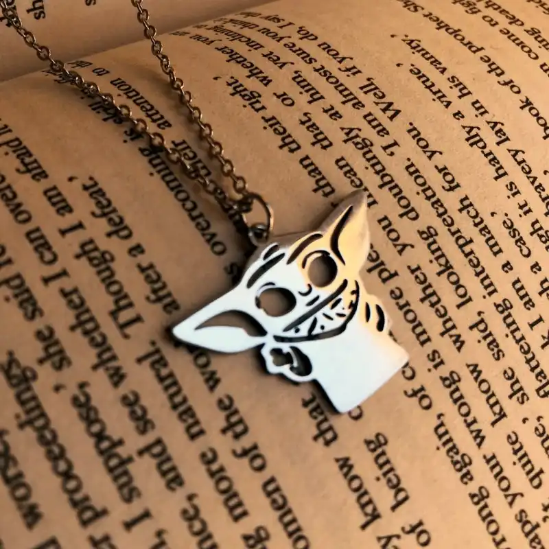 گردنبند ویونج مدل استیل طرح بیبی یودا