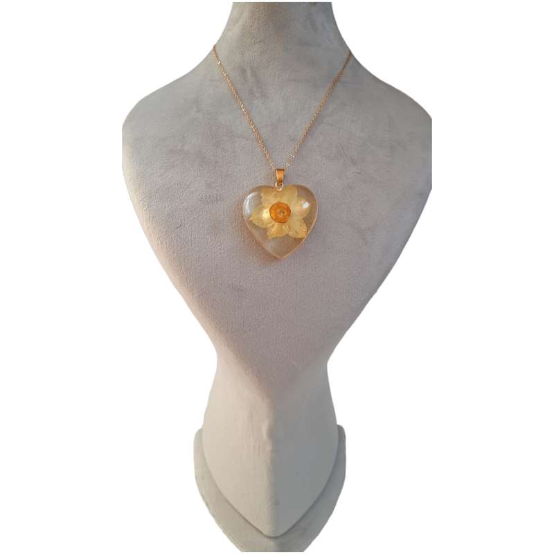 گردنبند زنانه مدل قلب رزینی گل نرگس گردنبند زنانه مدل قلب رزینی گل نرگس