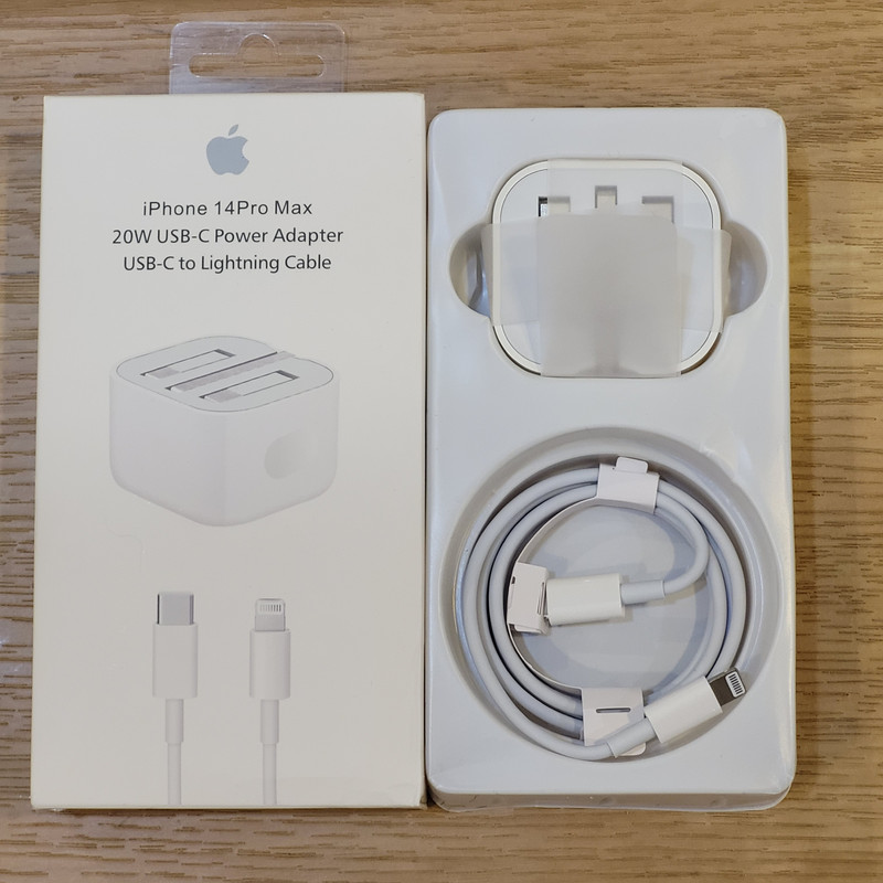 شارژر دیواری  20 وات مدل ZP/A به همراه کابل شارژ  USB-C به  Lightning