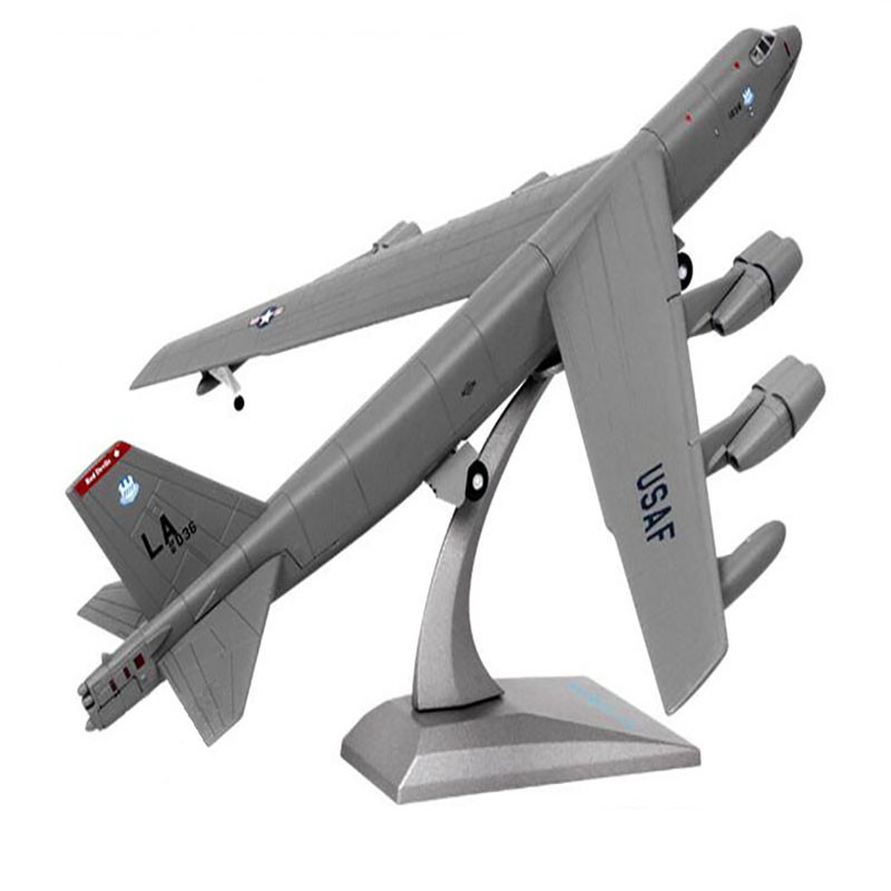 ماکت هواپیما طرح بمب افکن مدل B52
