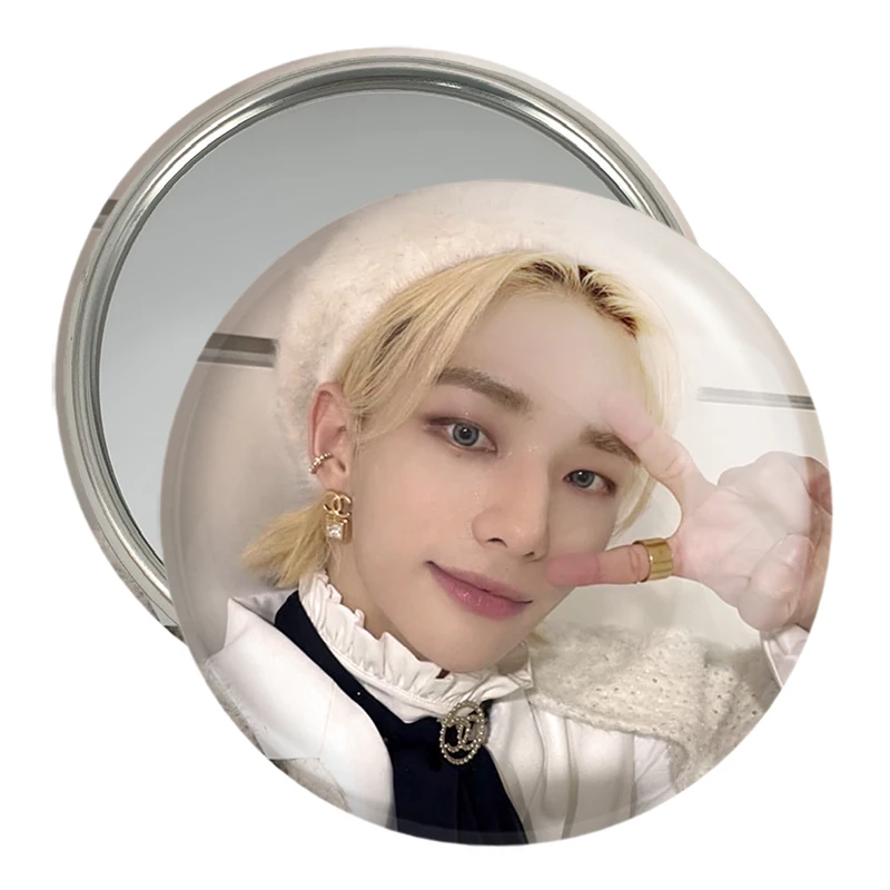 آینه جیبی خندالو مدل هیونجین گروه استری کیدز Stary Kids  کد 16936