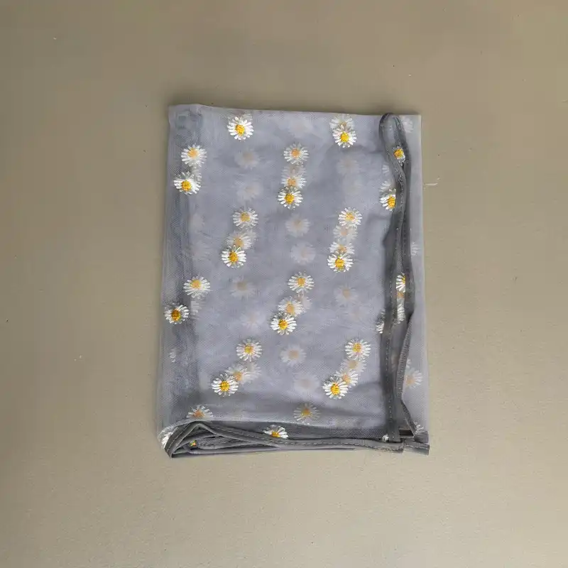 روسری زنانه مدل توری گل بابونه ای کد 60