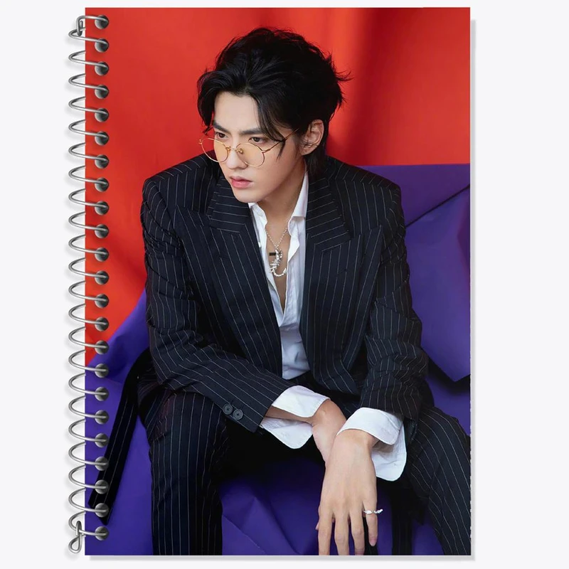 دفتر زبان 50 برگ خندالو مدل دو خط طرح کریس وو گروه اکسو EXO کد 13416