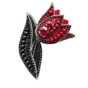 گل سینه زنانه مدل گل لاله