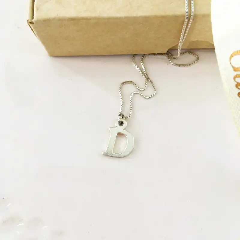 آویز گردنبند نقره گالری عزیزی طرح D مدل gz15246