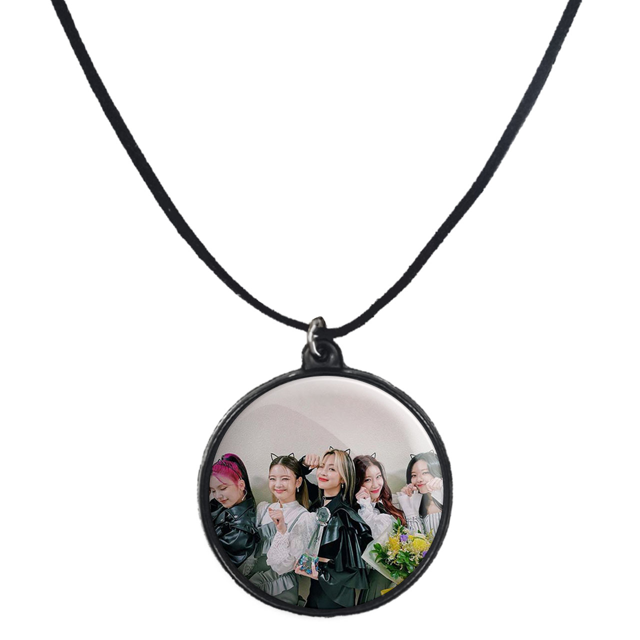 گردنبند پرمانه طرح گروه موسیقی ایتزی کد pmb.13142 مدل دو طرفه