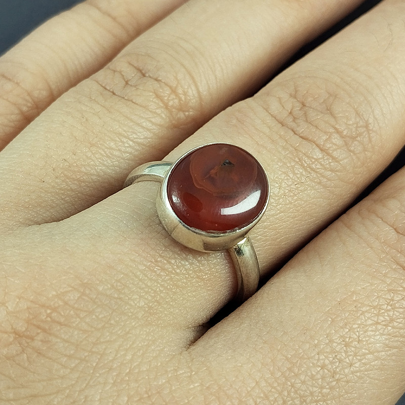 انگشتر نقره زنانه سلین کالا مدل عقیق سرخ تربت و حرزدار کد 41