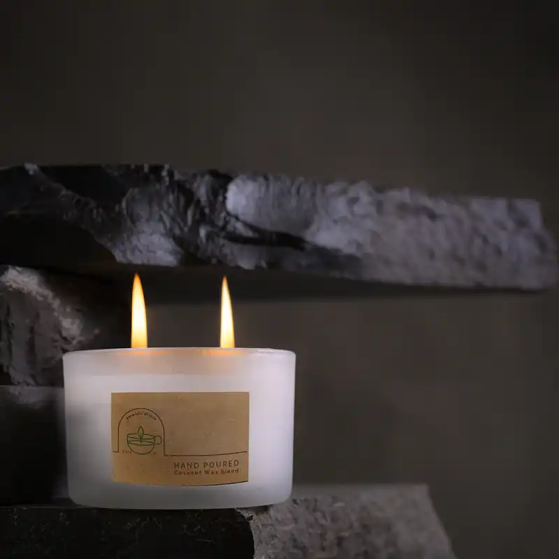 شمع لیوانی مدل مات درب‌دار